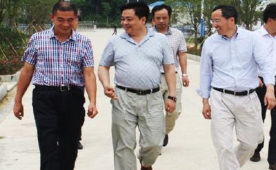 董事長(zhǎng)、胡博士一行視察工廠